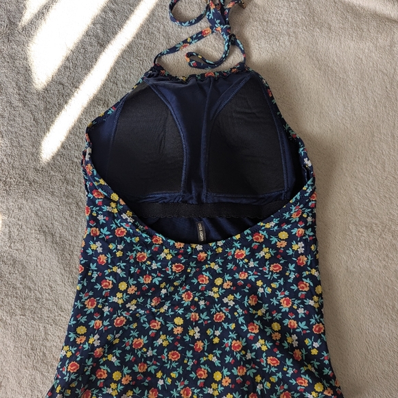 Lands end backless swimsuit - Picture 3 of 6